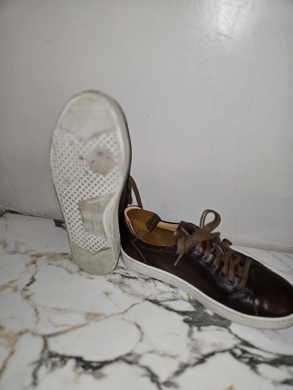 Magnanni Men's  Leather Casual Sneakers Size 10 1/2 M, retails For $475.00